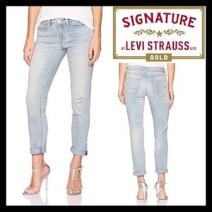 NWT Levi’s Boyfriend Light Denim Jeans